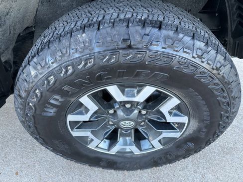 Used 2023 Toyota Tacoma TRD Off-Road image 18