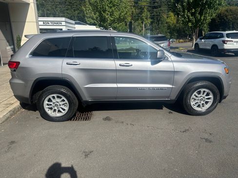 Used 2020 Jeep Grand Cherokee Laredo AWD/4WD image 6