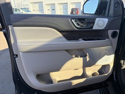 Certified 2022 Lincoln Navigator L Reserve image 8