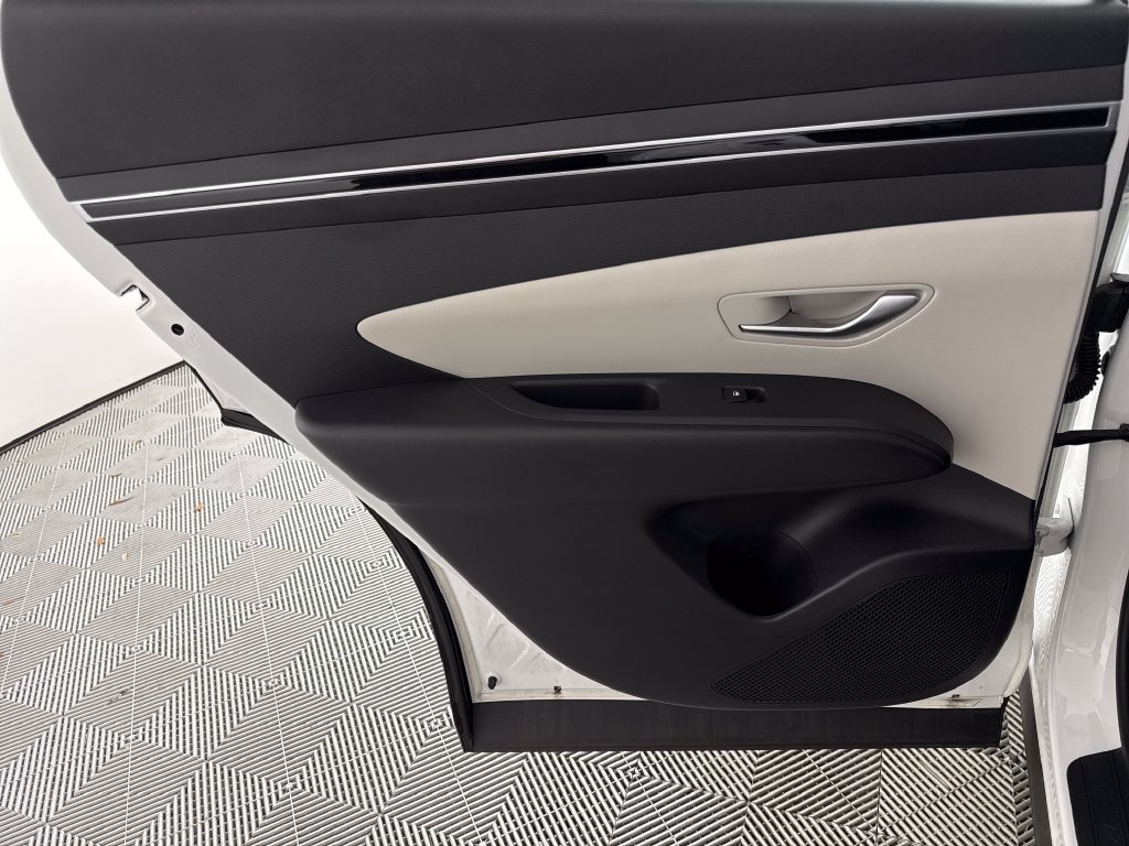 Certified 2024 Hyundai Tucson SE FWD image 11