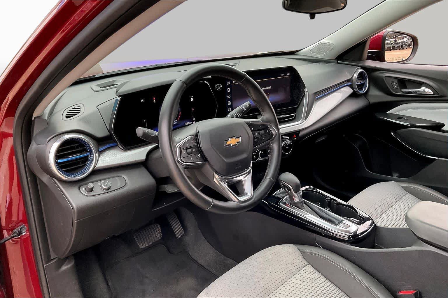 Used 2024 Chevrolet Trax LT w/ Driver Confidence Package FWD image 16