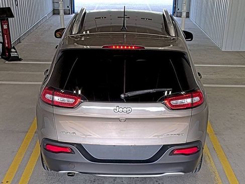 Used 2017 Jeep Cherokee Limited AWD/4WD image 3