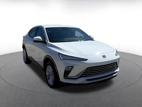 Used 2025 Buick Envista Preferred image 3