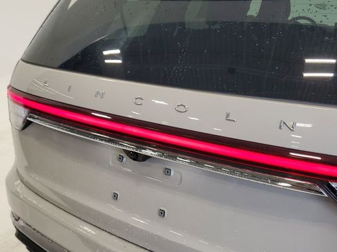 Used 2020 Lincoln Aviator Reserve w/ Equipment Group 202A image 7