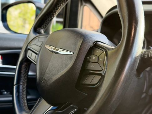 Used 2020 Chrysler Pacifica Touring w/ S Appearance Package FWD image 17