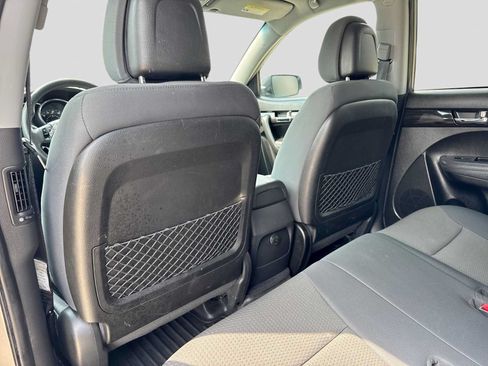 Used 2013 Kia Sorento LX w/ Convenience Pkg FWD image 17