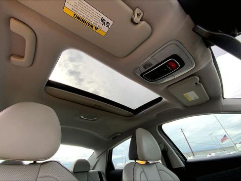 Used 2024 Hyundai Elantra Limited image 14