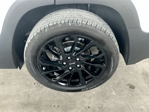 Used 2023 GMC Terrain SLE w/ Driver Convenience Package FWD image 11