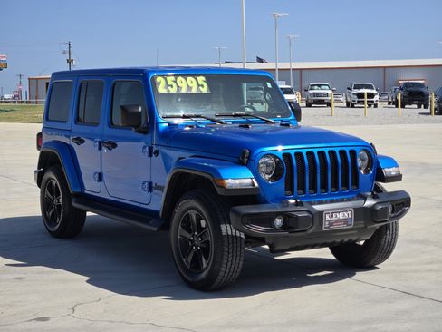 Used 2021 Jeep Wrangler Unlimited Sahara AWD/4WD image 4