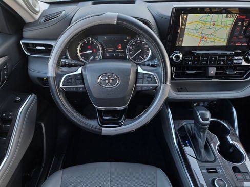 Used 2022 Toyota Highlander Platinum AWD/4WD image 14