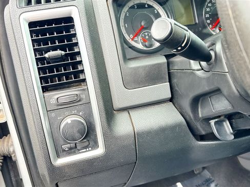 Used 2017 RAM 1500 SLT RWD image 10