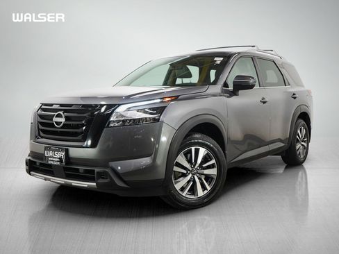 Used 2024 Nissan Pathfinder SL w/ Black Appearance Package AWD/4WD image 1