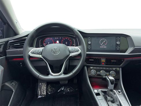 Used 2024 Volkswagen Jetta SEL image 18
