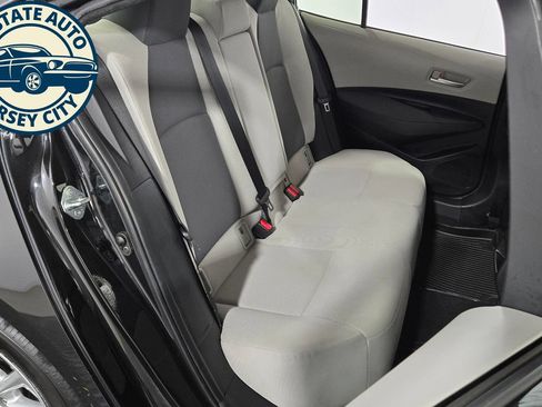 Used 2021 Toyota Corolla LE w/ LE Convenience Package FWD image 30