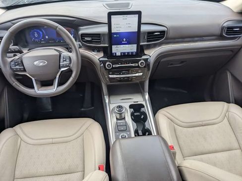Used 2021 Ford Explorer Platinum w/ Equipment Group 601A AWD/4WD image 16