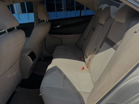 Used 2014 Toyota Camry LE image 4