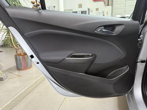 Used 2017 Chevrolet Cruze LT w/ Convenience Package FWD image 12