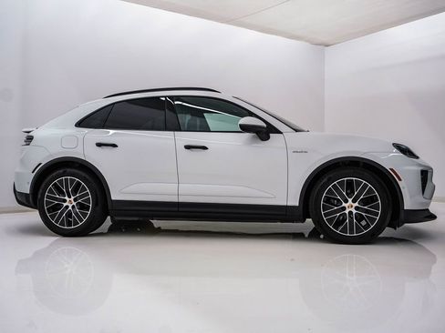 Certified 2025 Porsche Macan 4 Electric AWD/4WD image 9