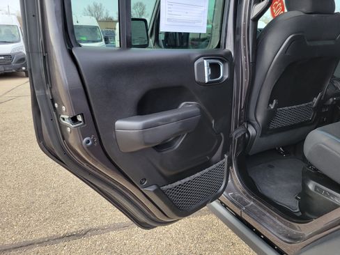 Used 2025 Jeep Wrangler Unlimited Rubicon 4xe w/ Convenience Group image 17