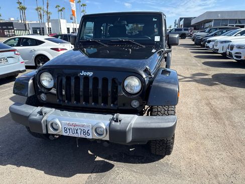 Used 2014 Jeep Wrangler Unlimited Sahara w/ Max Tow Package AWD/4WD image 3