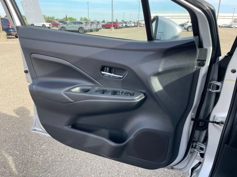 Used 2025 Nissan Versa SV FWD image 18