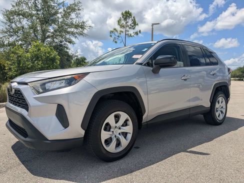 Used 2019 Toyota RAV4 LE FWD image 9