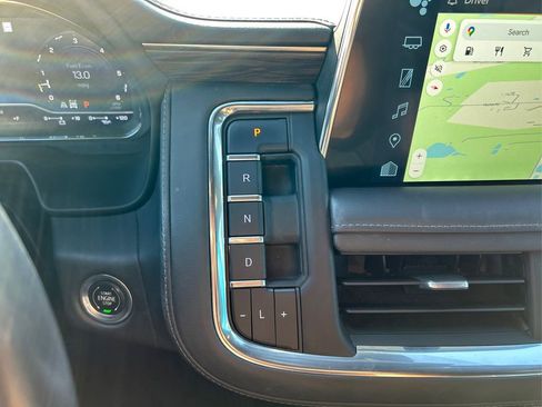 Used 2023 Chevrolet Suburban Z71 w/ Luxury Package AWD/4WD image 25