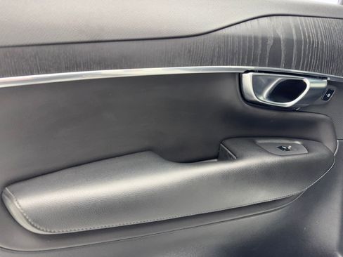 Used 2020 Volvo XC90 T5 Momentum image 37