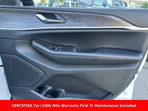 Used 2024 Jeep Grand Cherokee Limited w/ Luxury Tech Group II AWD/4WD image 9