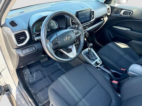 Used 2025 Hyundai Venue SEL FWD image 9