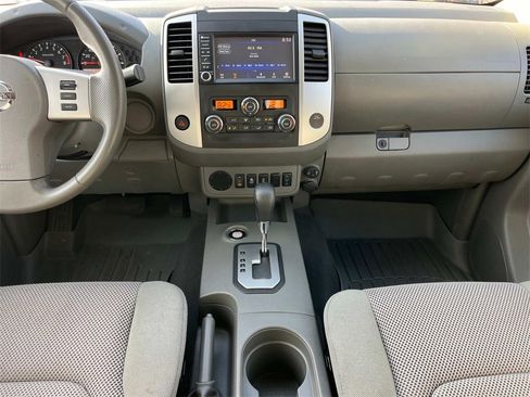 Used 2021 Nissan Frontier SV w/ Midnight Edition Floor Mats image 16