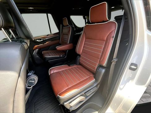 Used 2024 GMC Yukon Denali Ultimate AWD/4WD image 24