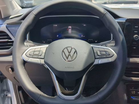 New 2026 Volkswagen Taos SE FWD image 29