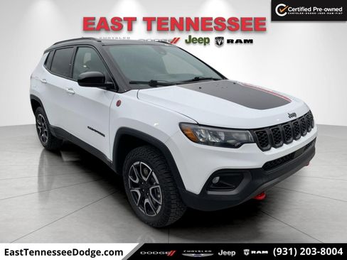 Used 2024 Jeep Compass Trailhawk image 1