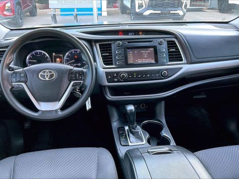 Used 2018 Toyota Highlander LE image 14