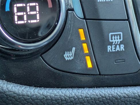 Used 2024 Chevrolet Equinox Premier image 24