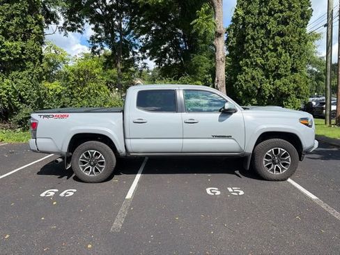 Used 2020 Toyota Tacoma TRD Sport w/ TRD Premium Sport Package AWD/4WD image 2