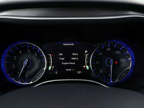 Used 2023 Chrysler Pacifica Touring-L FWD image 30