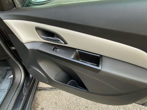 Used 2014 Chevrolet Cruze LS FWD image 37