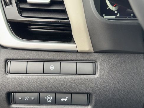 Certified 2025 Nissan Rogue SL image 27