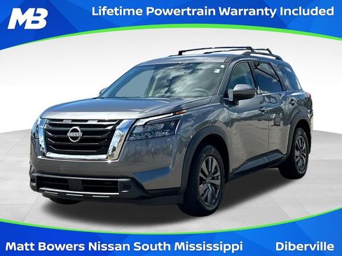 Used 2023 Nissan Pathfinder SV FWD image 1