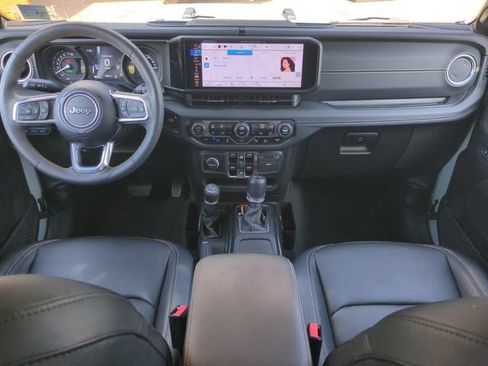 Used 2024 Jeep Wrangler Unlimited Sahara w/ Technology Group AWD/4WD image 15