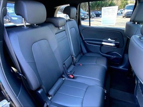 Used 2025 Mercedes-Benz GLB 250 4MATIC image 16