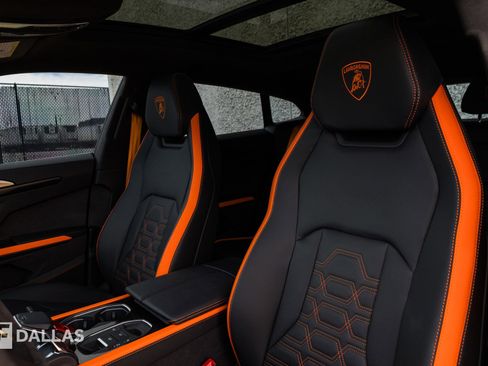 Used 2025 Lamborghini Urus SE image 24