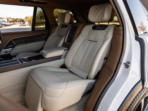 Used 2022 Land Rover Range Rover SV image 34