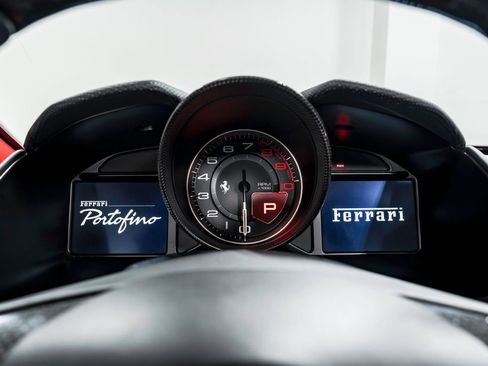 Used 2020 Ferrari Portofino RWD image 14