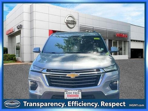 Used 2023 Chevrolet Traverse LT AWD/4WD image 2