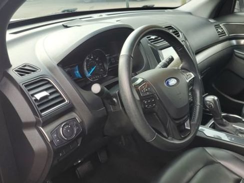 Used 2019 Ford Explorer XLT w/ Equipment Group 202A AWD/4WD image 8