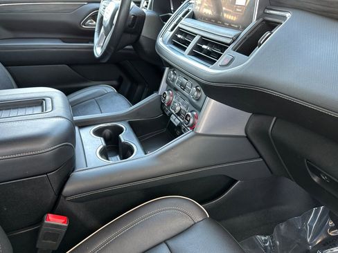 Used 2023 GMC Yukon SLT w/ SLT Luxury Package image 19