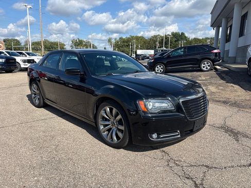 Used 2014 Chrysler 300 S RWD image 1